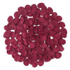 Pila de pétalos de flores de seda artificial color borgoña intenso para decoración del hogar y bodas.