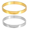 Ein Set aus zwei eleganten Metallserviettenringen, einer goldfarben und einer silberfarben.