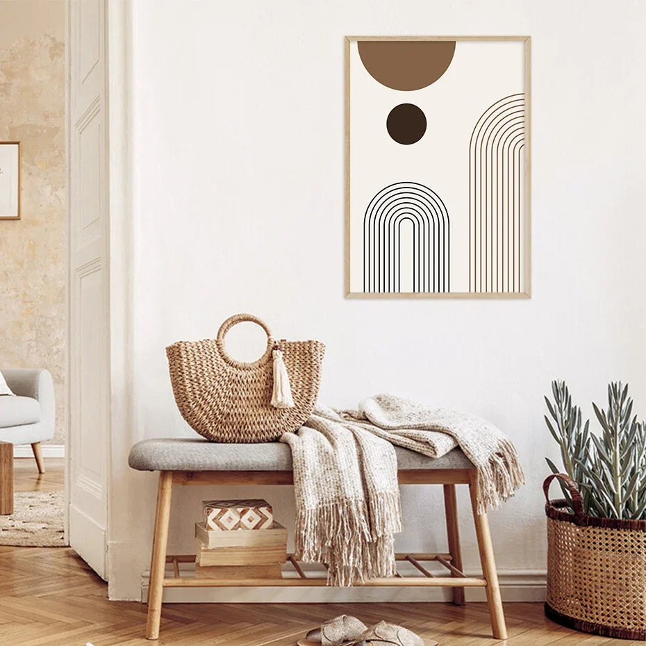 Set de arte abstracto enmarcado con tonos tierra y líneas geométricas, exhibido en una pared blanca.