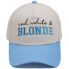 Casquette de baseball beige clair brodée avec le texte red white & BLONDE en écriture bleue.