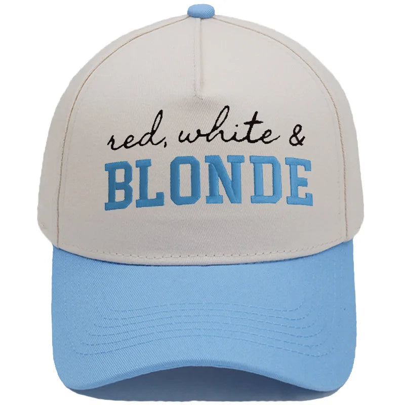 Casquette de baseball beige clair brodée avec le texte red white & BLONDE en écriture bleue.