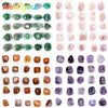 Una colección de 25 piedras rúnicas de cristal natural en varios colores y formas.