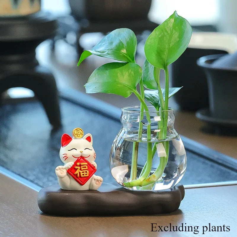 Mini resin desk ornament featuring a green ivy plant and a white lucky cat in a glass vase.