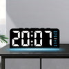 Reloj de alarma digital LED negro mostrando 20:07 con un brillo azul sobre una superficie oscura.
