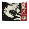 Illustration noir et blanc du visage d'une femme avec des ombres dramatiques et le texte rouge « Bloodlust»