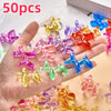 Eine Hand hält eine Sammlung von 50 Mini-Kristallballon-Ornamente in verschiedenen Farben, darunter Gelb, Pink, Lila und Oran