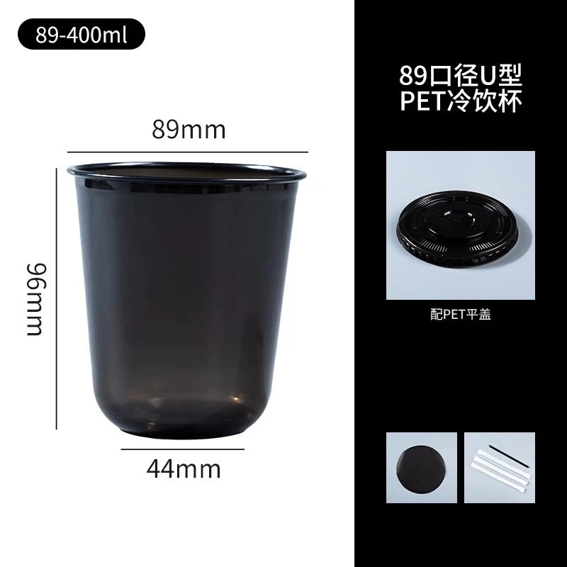 Schwarze Einweg-PET-Tasse mit 89 mm Durchmesser und 96 mm Höhe, gezeigt neben Deckel und Querschnitt.