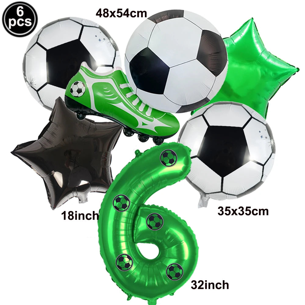Un set de six ballons à thème de football, incluant un ballon, une chaussure de soccer verte et un grand ballon numéro six ve