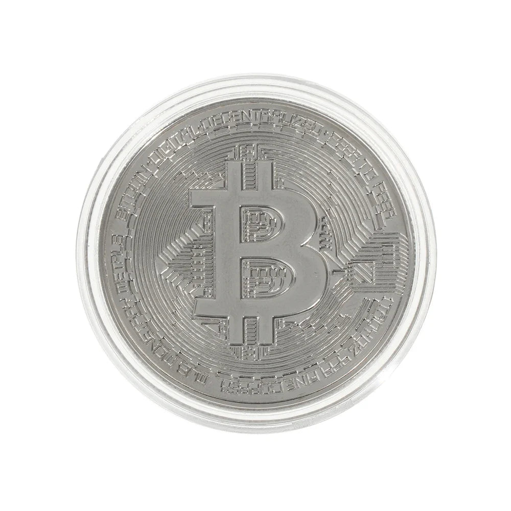 Moneda de metal plateada redonda conmemorativa, con el símbolo de Bitcoin en anverso.