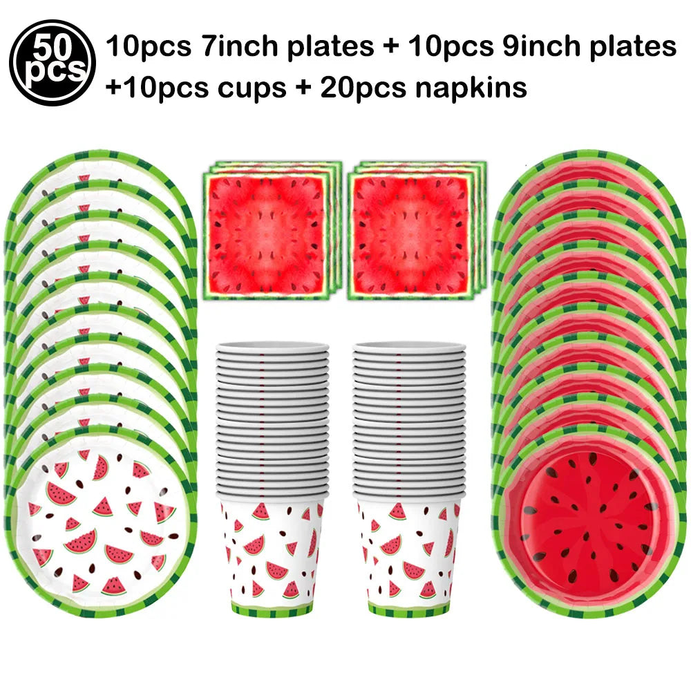 Un ensemble d'ustensiles de cuisine réutilisables comprenant des assiettes, tasses et serviettes de 7 et 9 pouces.