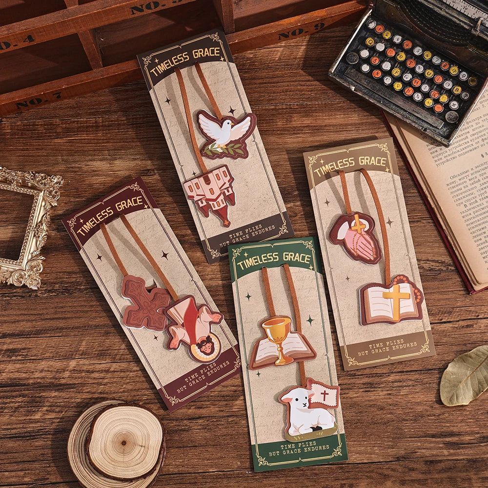 Marcador de Biblia de cuero PU con diseño de Jesús pastor con acentos dorados y papel texturizado.
