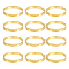 Eine Anordnung von zwölf eleganten goldenen Metallserviettenringen in einem Raster.