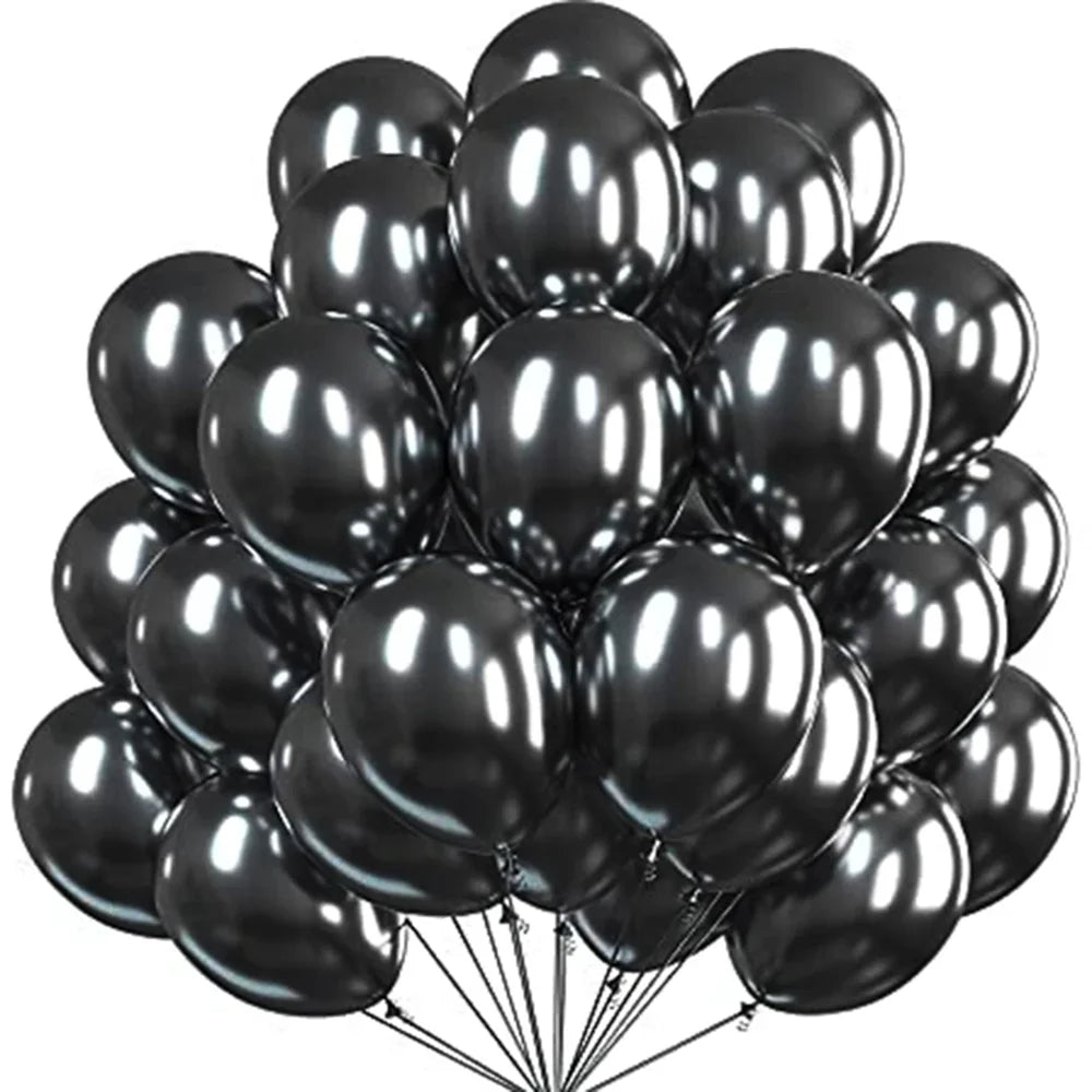 Un bouquet de ballons métalliques roses et or rose attachés ensemble