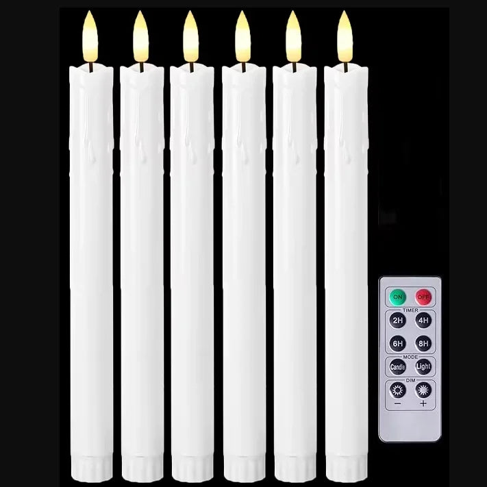 خمس شموع LED بيضاء على شكل مخروطي قائمة مع جهاز تحكم مؤقت إلكتروني.