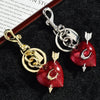 Collar de llavero con forma de corazón de oro y plata y dije brillante rojo