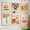 Eine Sammlung von vier Vintage-Blumen-Canvas-Prints mit musikalischen Themen wie Schallplatten und Melodien.