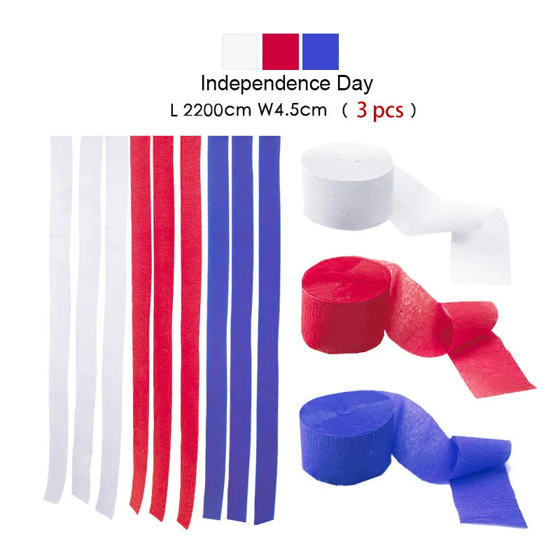 Set von drei Unabhängigkeitstage-Streamern in weißem, rotem und blauem Crêpepapier.