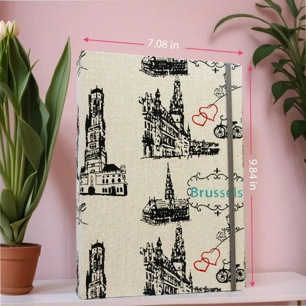 Álbum de scrapbooking de tela con ilustraciones en blanco y negro de edificios históricos y la palabra Bruselas