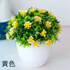Un bouquet vibrant de plantes bonsai artificielles jaunes dans un pot blanc.