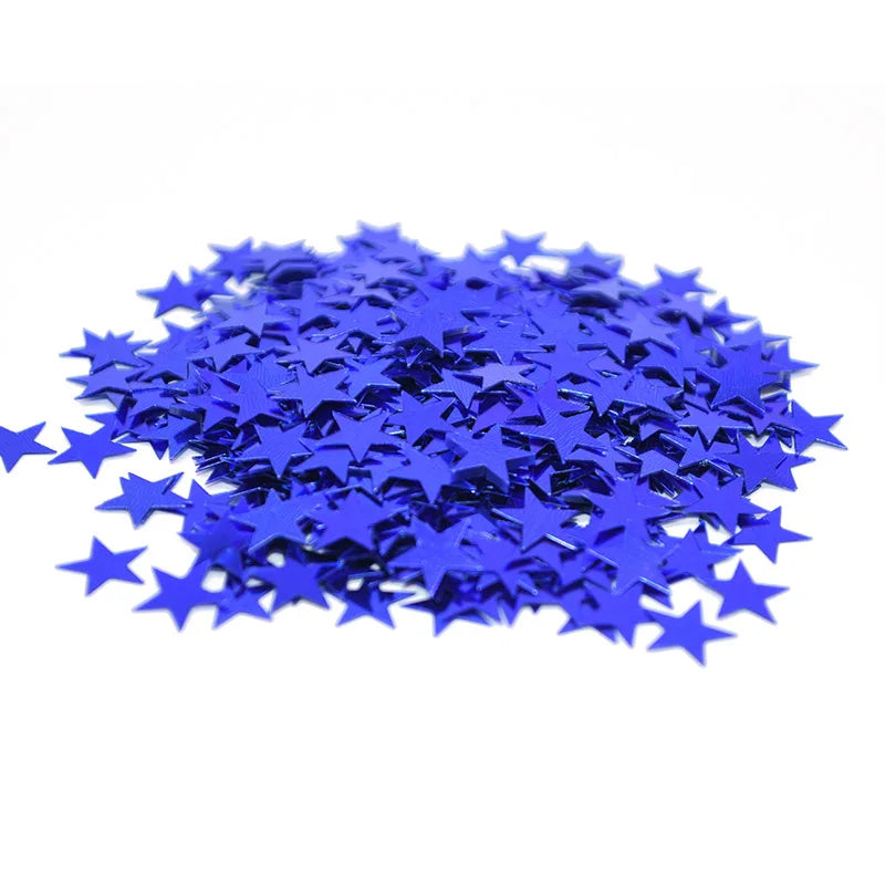 Une pile de confettis en acrylique bleu laser scintillants.
