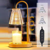 Vintage Elektrizitäts-Wax-Melt-Kerzenwarmer mit Glas-Schirm und Holzbasis, der eine Kerze beleuchtet.