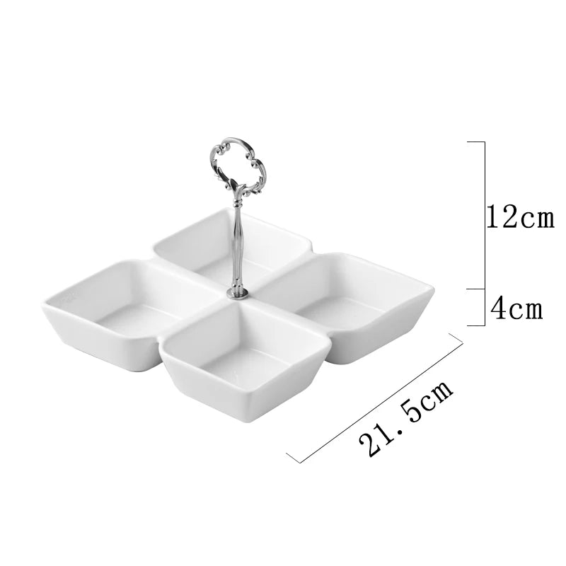 Weiße Keramik-Snack-Servierplatte mit Henkel, unterteilt in vier Fächer.