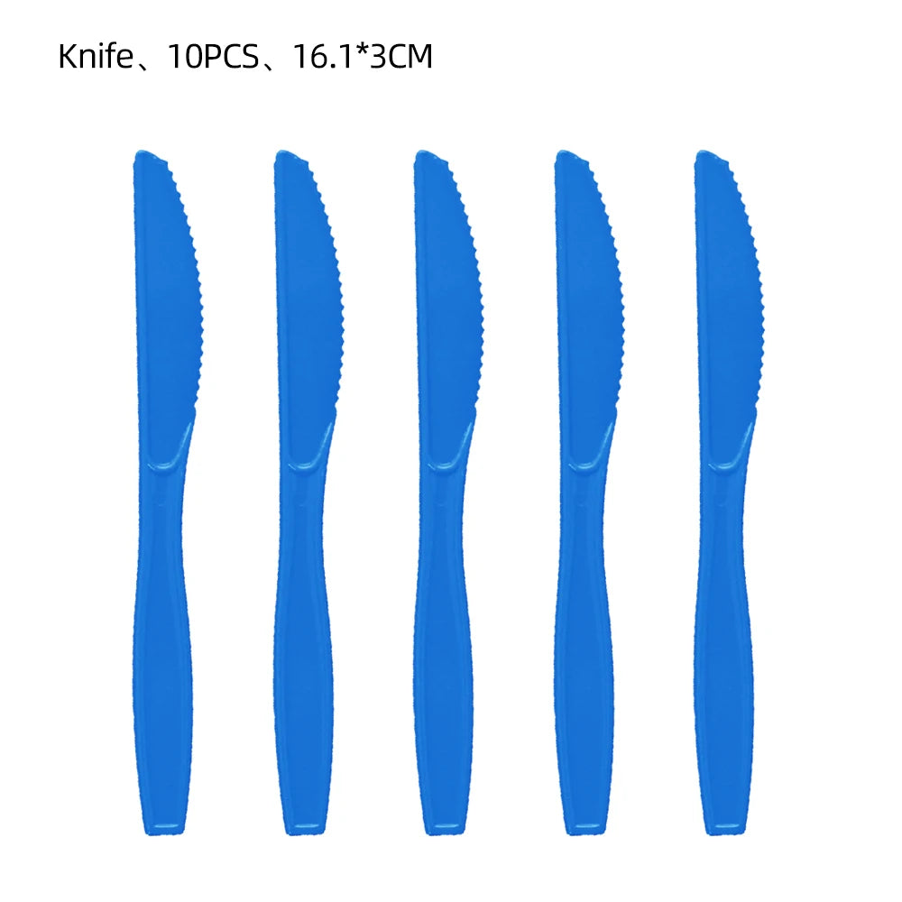 Ten blue plastic knives with 16.1-centimeter blades for a birthday party decoration set