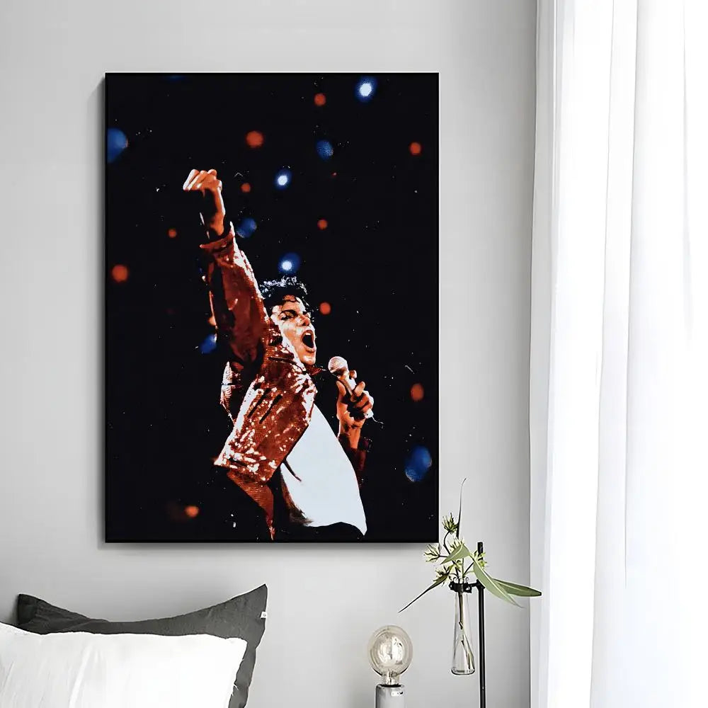 Dunkles Poster-Print mit dynamischer Darstellung von Michael Jackson auf der Bühne.