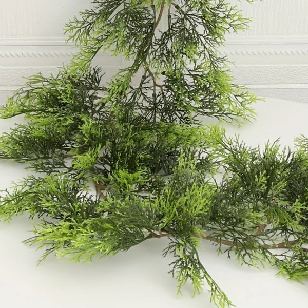 Eine Ähre von extra langer Kieferenranke zur Weihnachtsbaumdekoration.