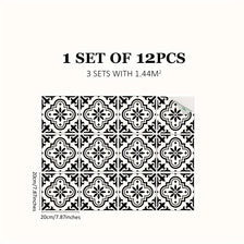 Un jeu de 12 autocollants de sol à motif marocain avec des dessins géométriques noirs et blancs complexes.