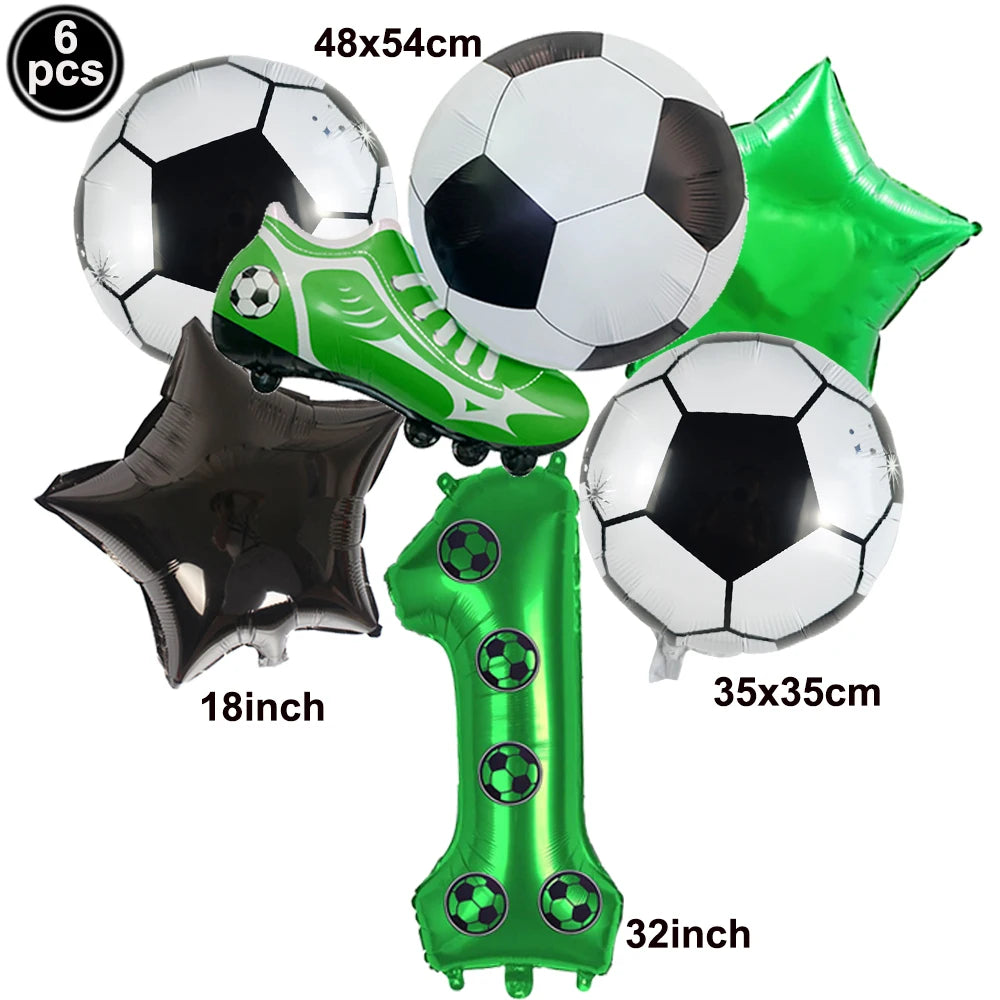 Un set de six ballons de soccer vert et noir et un ballon en forme de football vert avec divers décorations.