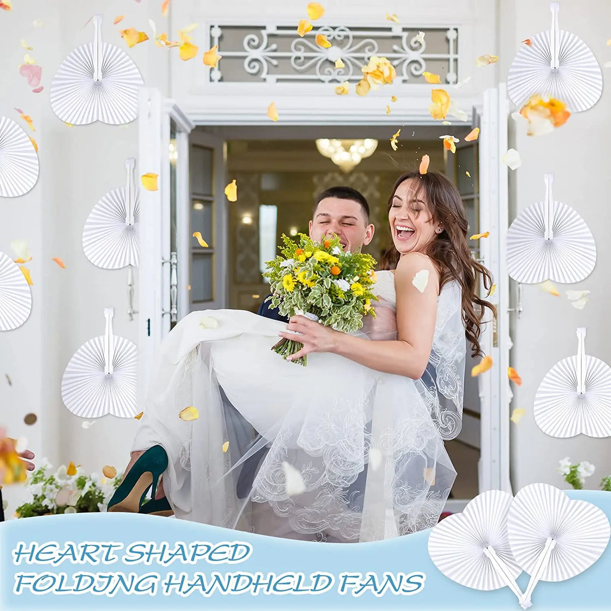 Braut und Bräutigam in Hochzeitskleidung mit Blumenstrauß, umgeben von herzförmigen Faltfächer.
