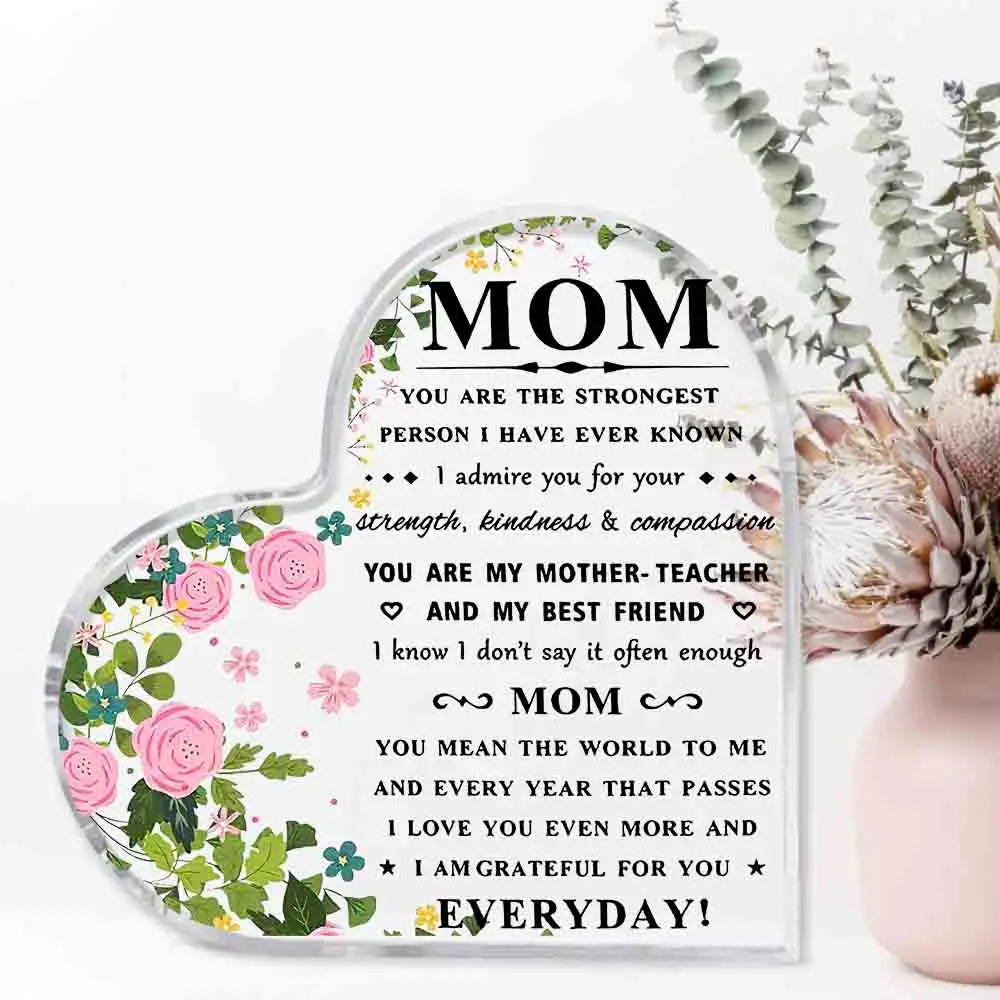 Cadre photo acrylique en forme de cœur avec éléments floraux et le texte MOM