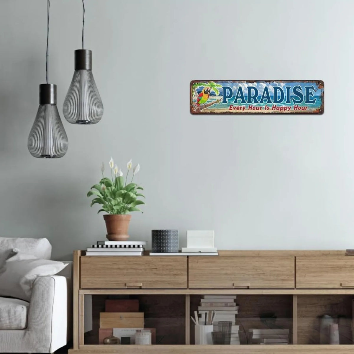 Arte de pared de tabla de surf vintage metálica con colores azul y verde y el texto 'paradise every hour is happy hour'