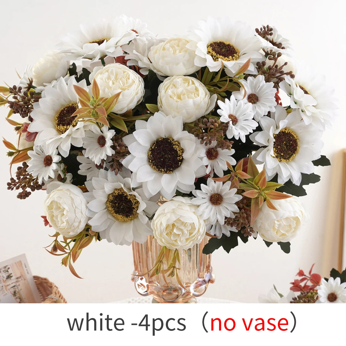 Un bouquet de fleurs artificielles blanches, comprenant des pivoines et des marguerites, arrangé pour la décoration.