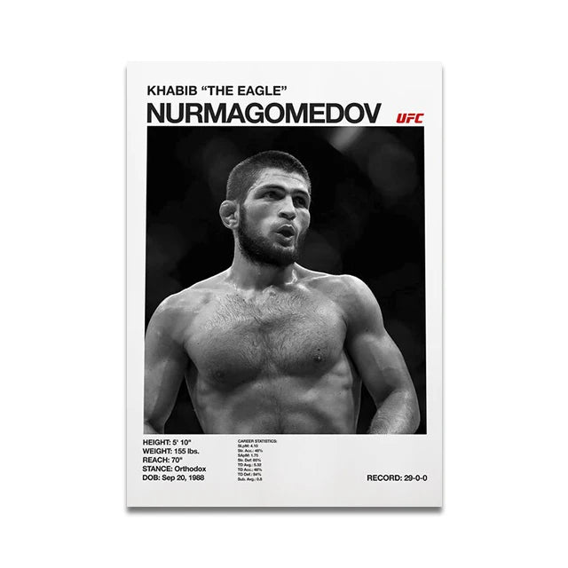 Schwarz-weißes Foto von dem Boxer Khabib "Der Adler" mit seinen Statistiken und dem UFC-Logo.