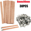 Un ensemble de 30 chevilles en bois et une bougie à mèche en bois, mesurant 8mm par 90mm.