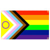 Design de drapeau horizontal avec des rayures rouges, oranges, jaunes, vertes et bleues, et un motif en chevron à gauche.