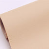 Una lámina de parches de reparación de cuero PU autoadhesivos de color beige claro.