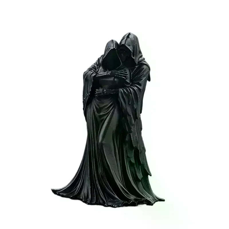 Statue einer gekleideten Paare in fließenden schwarzen Gewändern, Gothic Grim Reaper-Thema für Halloween-Dekoration.