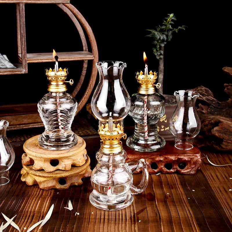 Classic Glass Oil Lamp – Vintage Portable Lantern for Indoor & Outdoor Decor