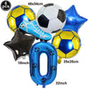 Un set de six ballons de football et un ballon de chaussure bleu avec une grande lettre O bleue.