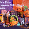 Présentation de sacs et boîtes cadeaux d'Halloween effrayants avec des citrouilles oranges, du violet et du vert, et des déco