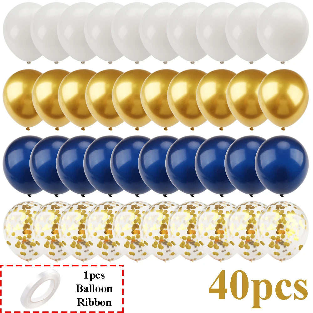Ein Set von 40 Latexballons, einschließlich mattschwarzer, goldener und blauer Ballons mit Schleife.