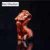 Figura de obsidiana marrón rojiza con forma de cabeza de caballo, muy pulida y reflectante.