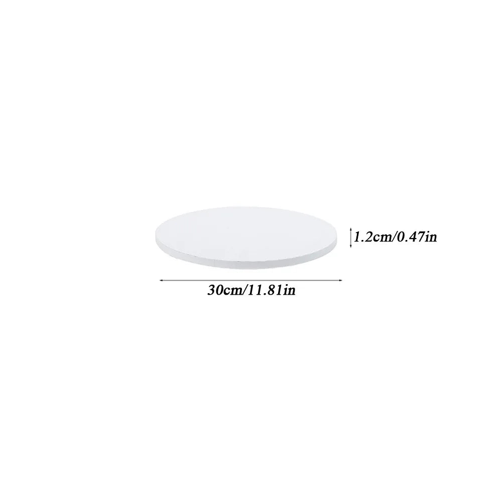 A round, white corrugated cake board with a diameter of 1.2cm or 0.47in.