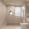 Art mural vintage de salle de bain avec illustration noir et blanc sur mur gris clair.