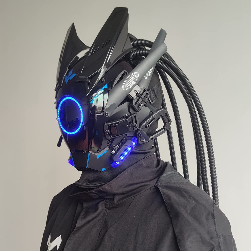 Primer plano de una máscara de juego cyberpunk iluminada con armadura negra y acentos azules brillantes.