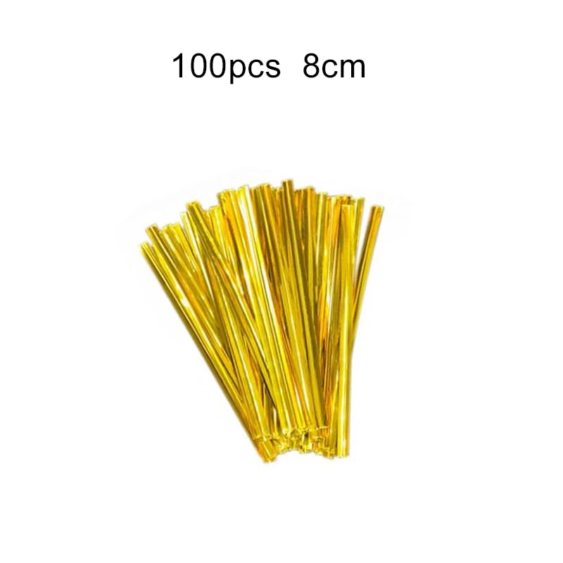 A bundle of 100 paper lollipop sticks, 8cm long, used for packaging.