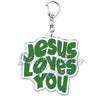 Silberner Acryl-Anhänger mit grüner Silhouette und dem Text „Jesus liebt dich“
